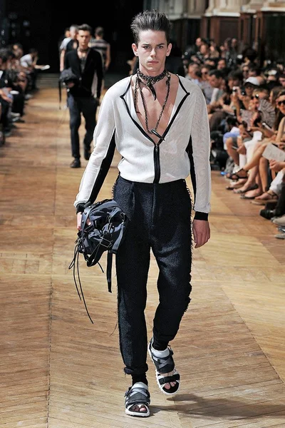 Look 17